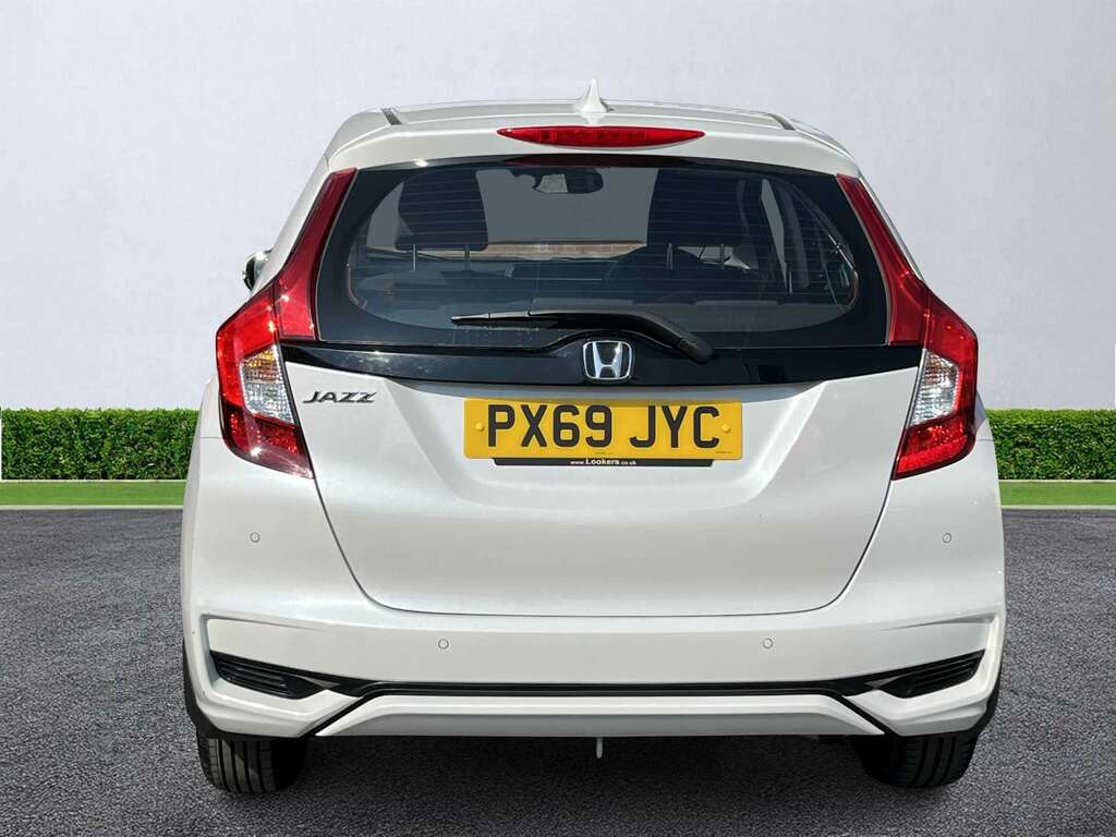 Honda Jazz 1.3 I-vtec Se Cvt PX69JYC White #4