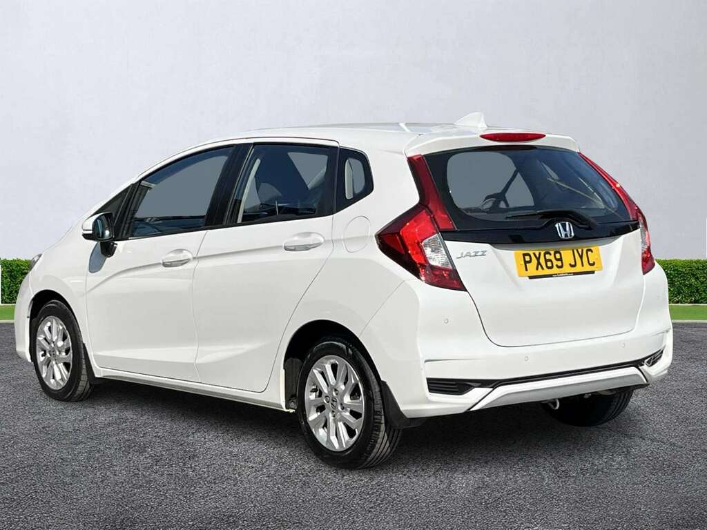 Honda Jazz 1.3 I-vtec Se Cvt PX69JYC White #2