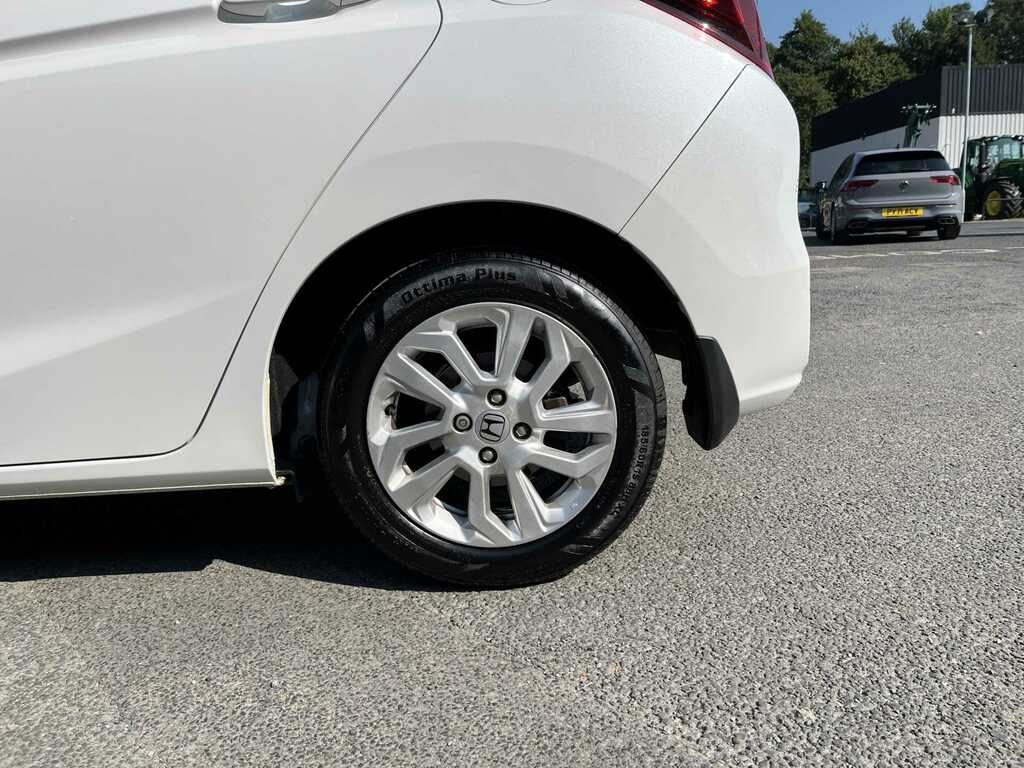 Honda Jazz 1.3 I-vtec Se Cvt PX69JYC White #6