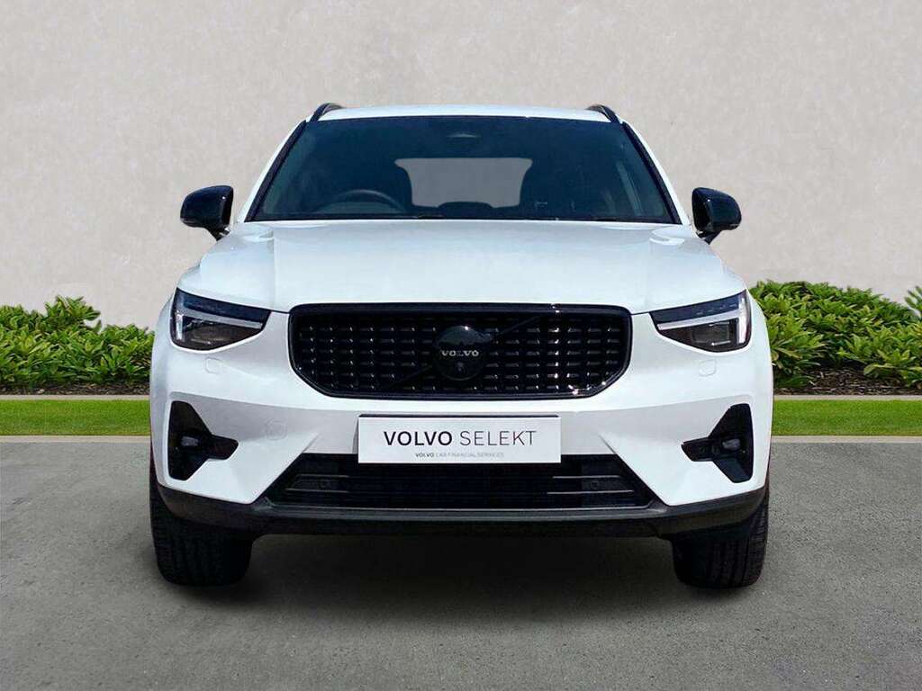 Volvo XC40 2.0 B3p Plus Pro Black Edition AX26JVR #5
