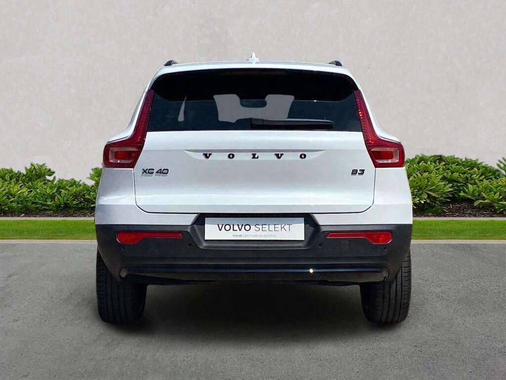 Volvo XC40 2.0 B3p Plus Pro Black Edition AX26JVR #4