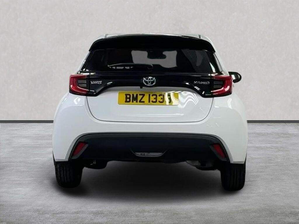 Toyota Yaris 1.5 Vvt-h Design Hatchback Hybrid E-cvt BMZ1333 White #4