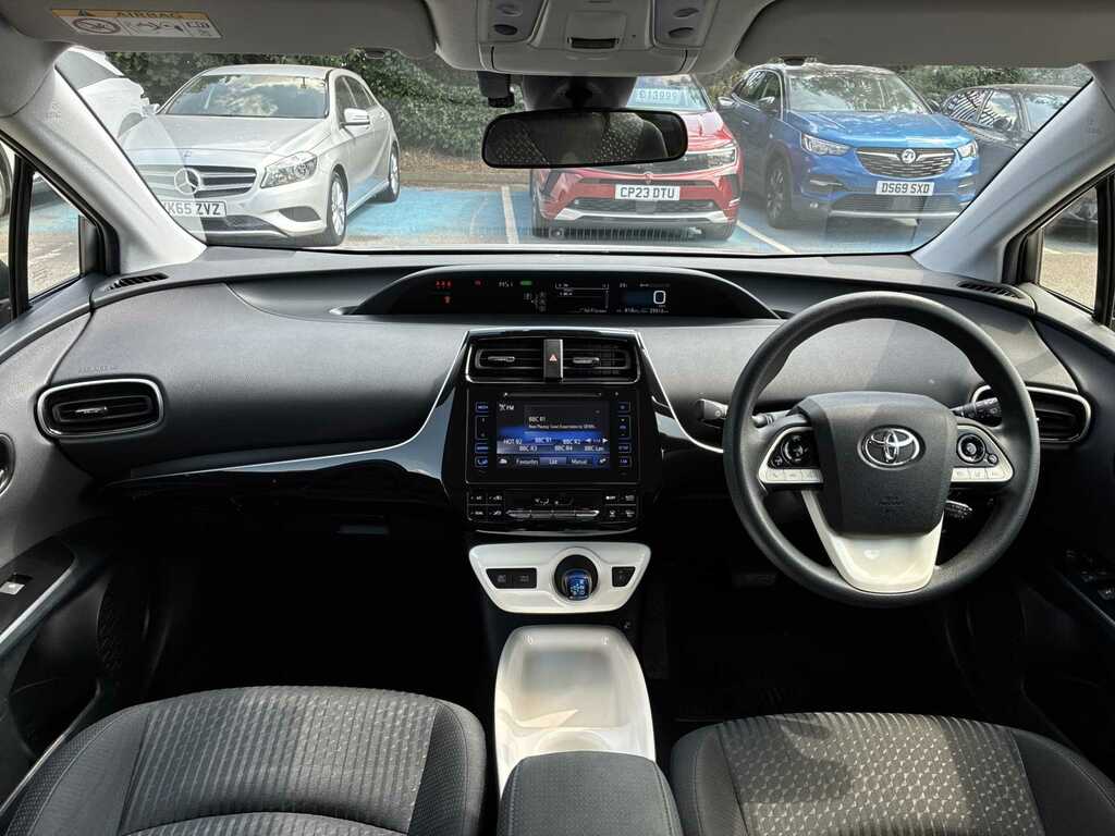 Toyota Prius Hatchback Silver #8