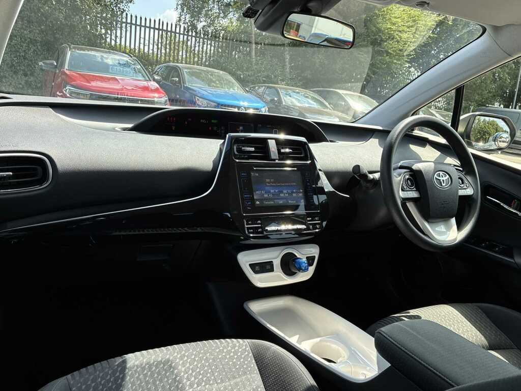 Toyota Prius Hatchback Silver #7