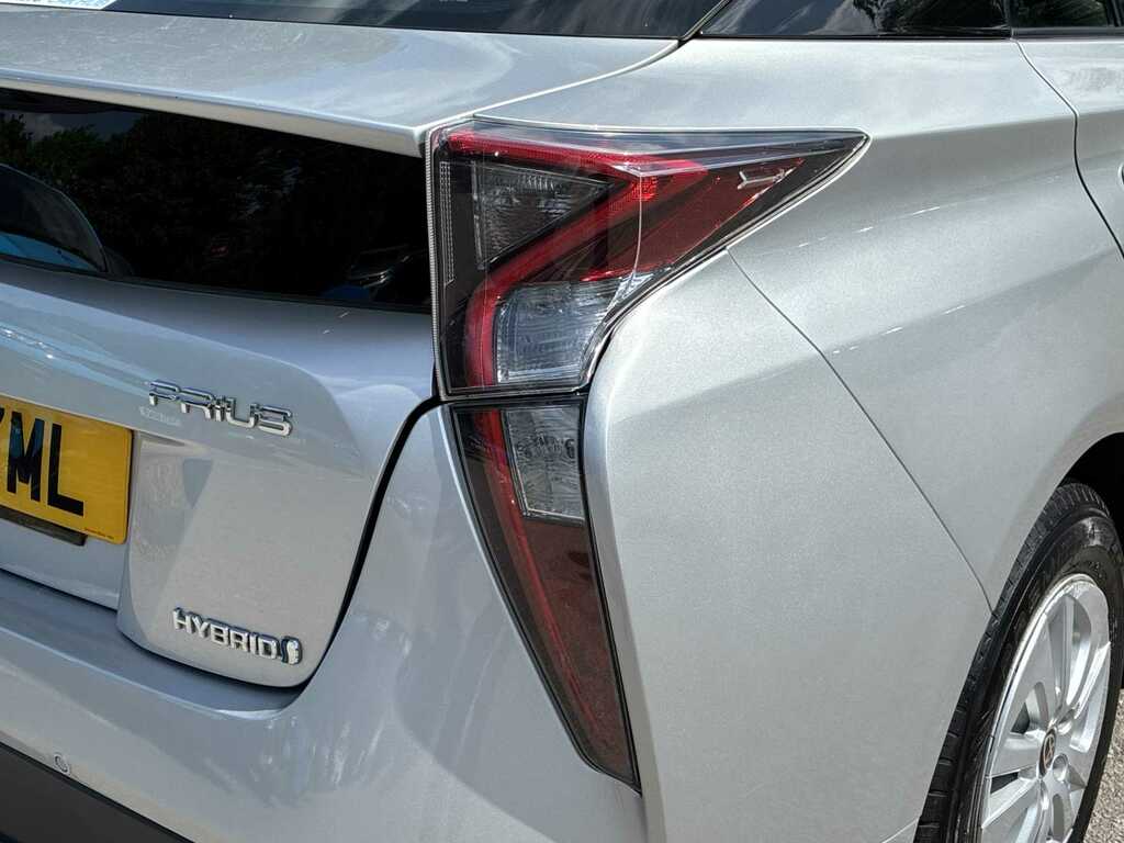 Toyota Prius Hatchback Silver #28