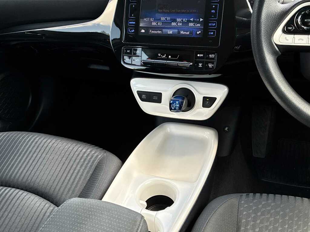 Toyota Prius Hatchback Silver #12