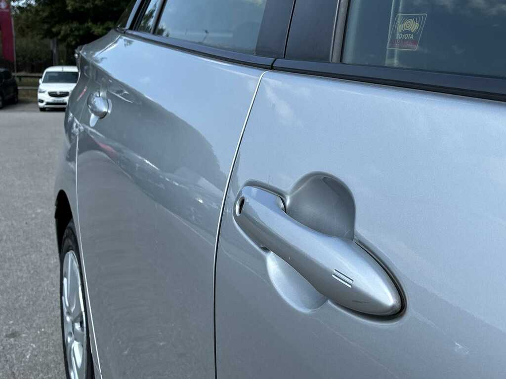 Toyota Prius Hatchback Silver #29