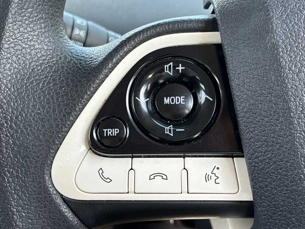 Toyota Prius Hatchback Silver #23