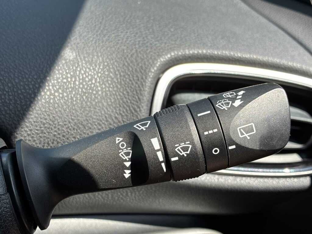 Toyota Prius Hatchback Silver #26