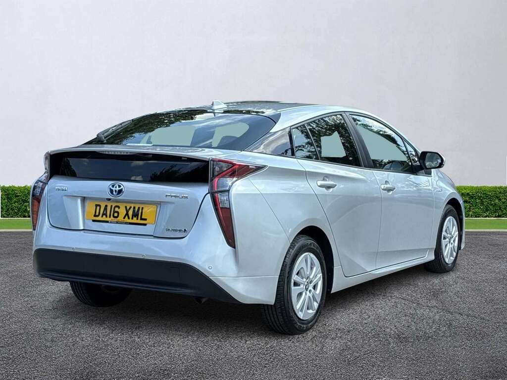 Toyota Prius Hatchback Silver #17