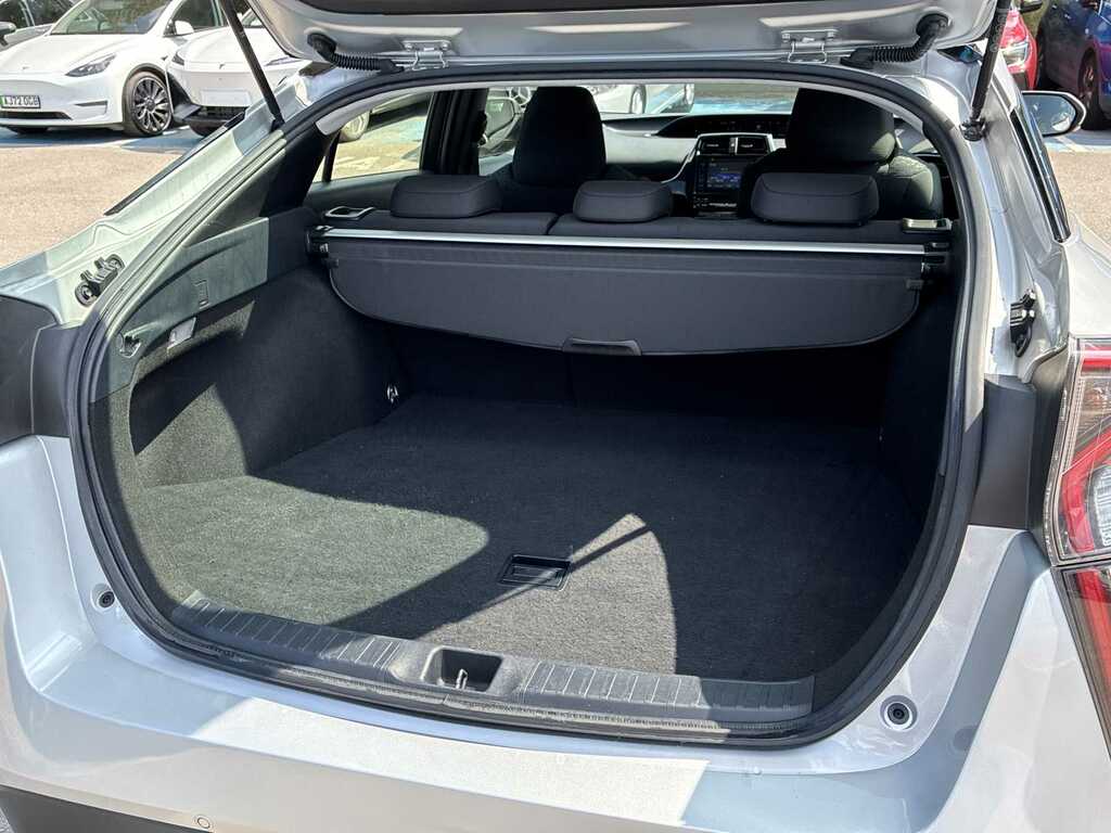 Toyota Prius Hatchback Silver #16