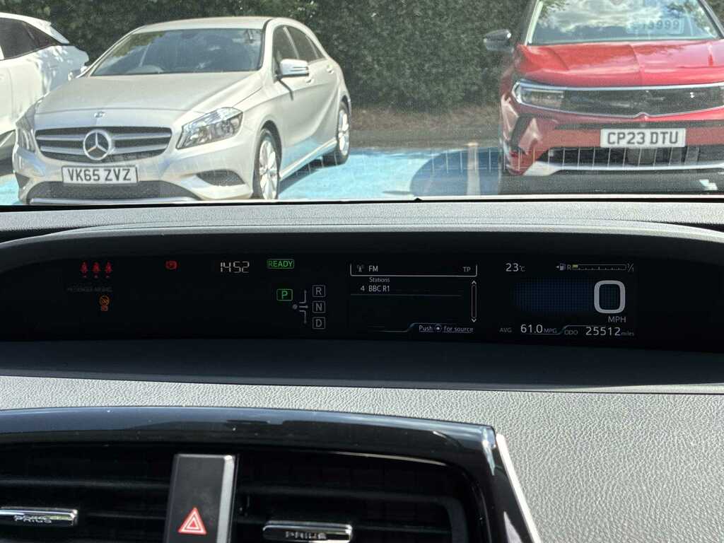 Toyota Prius Hatchback Silver #9
