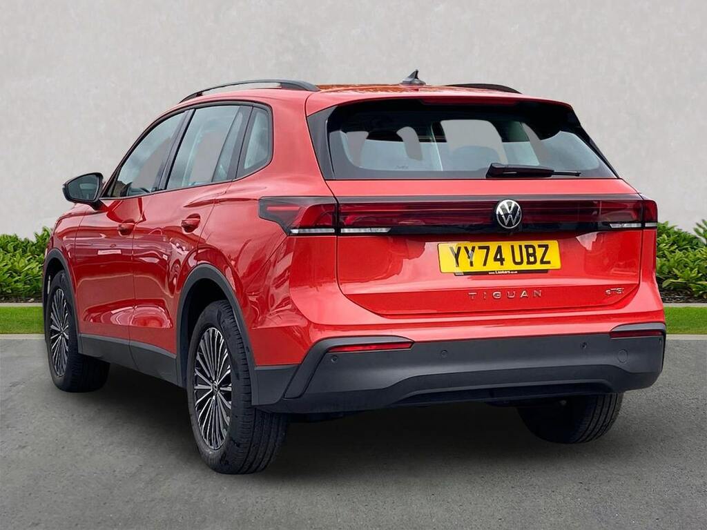 Volkswagen Tiguan 1.5 Etsi Mhev Life Suv Hybrid Dsg Euro YY74UBZ Red