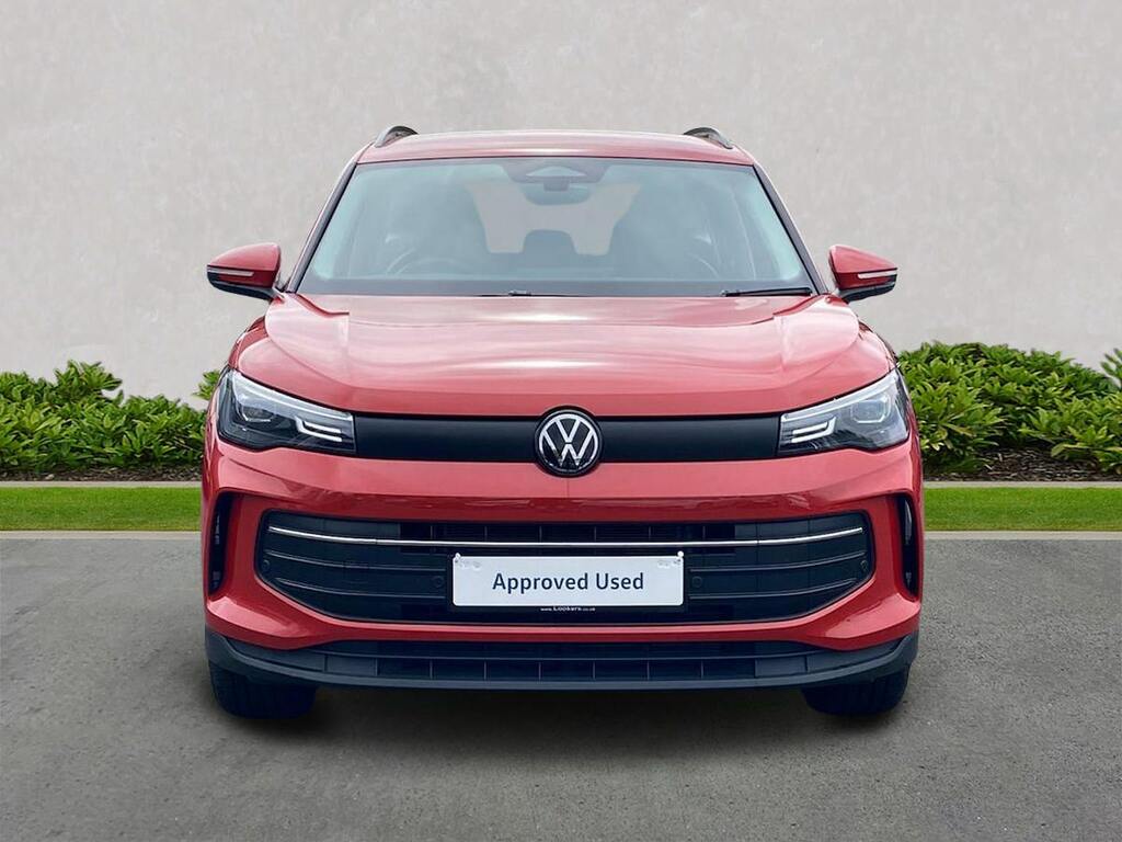Volkswagen Tiguan 1.5 Etsi Mhev Life Suv Hybrid Dsg Euro YY74UBZ Red #4