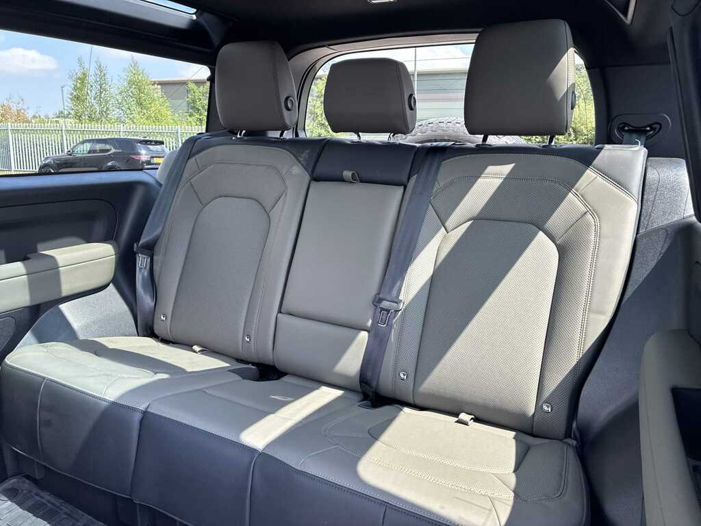 Land Rover Defender 90 3.0 D350 X-dynamic Se 90 Green #4