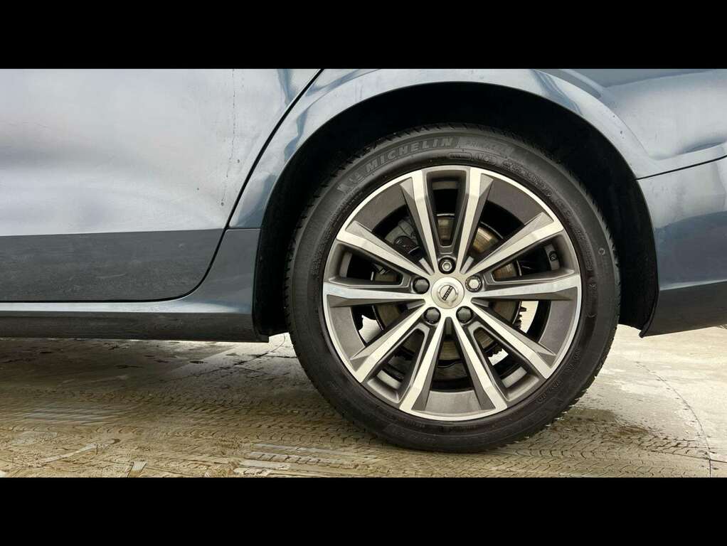 Volvo V60 R Design Black #10