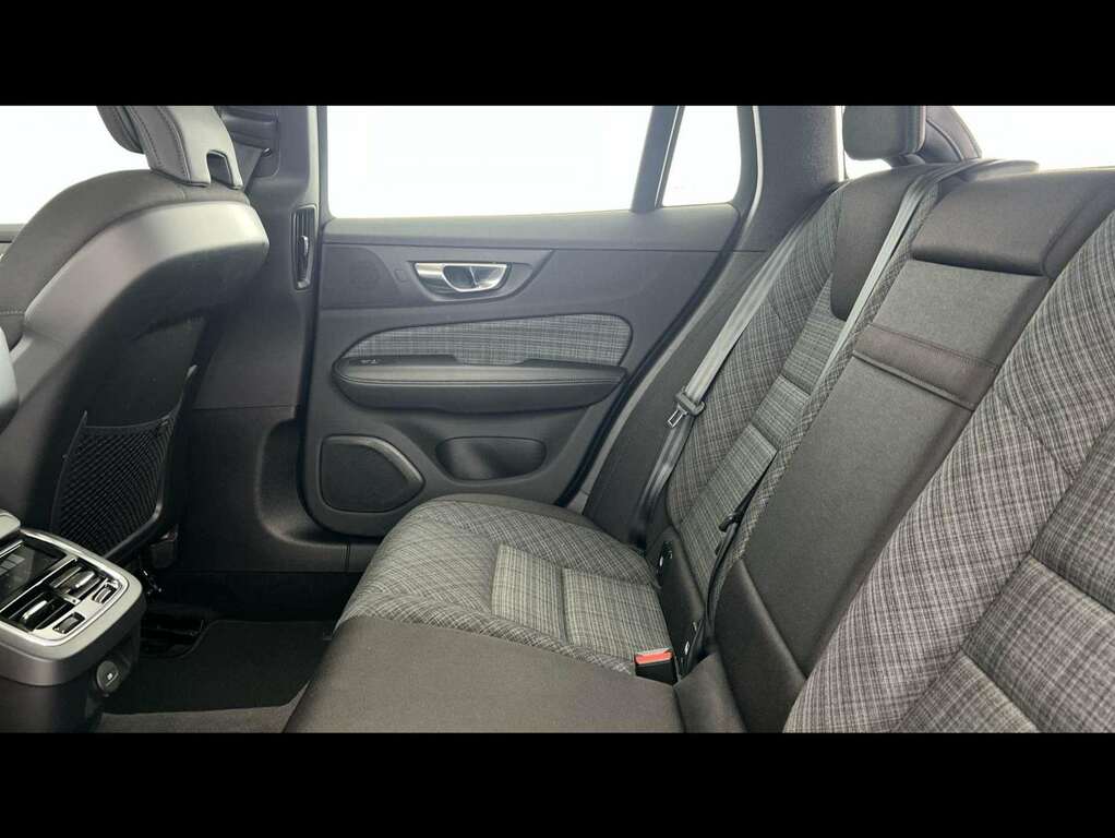 Volvo V60 R Design Black #13