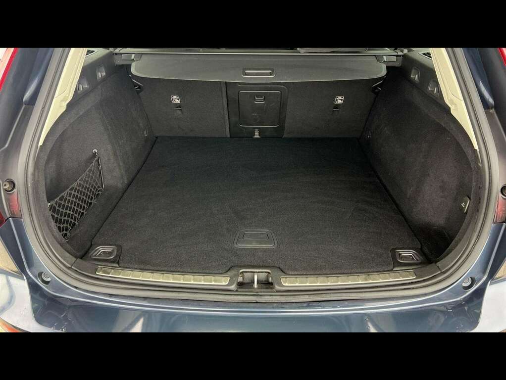 Volvo V60 R Design Black #11