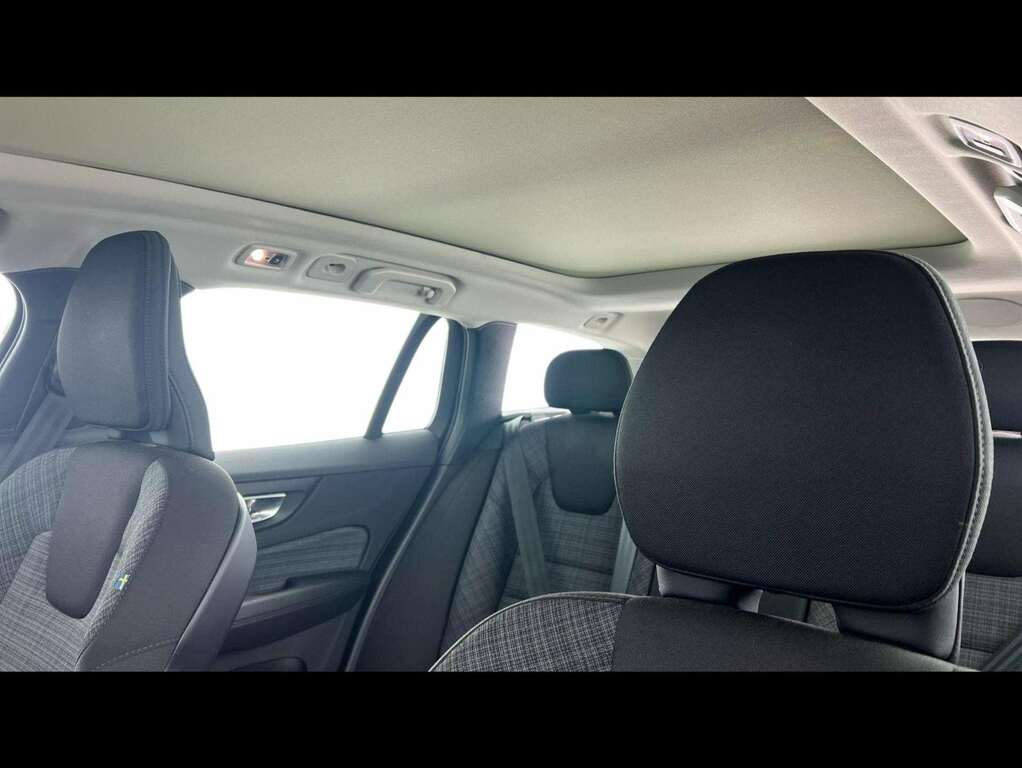 Volvo V60 R Design Black #17