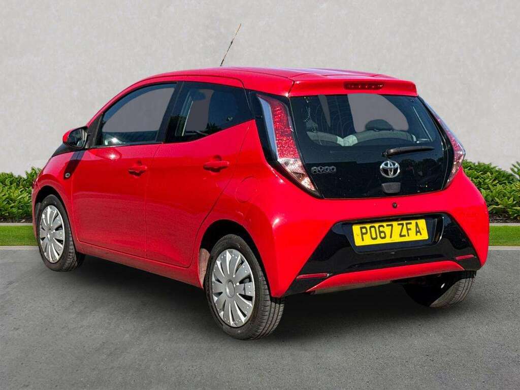 Toyota Aygo 1.0 Vvt-i X-play Red #2
