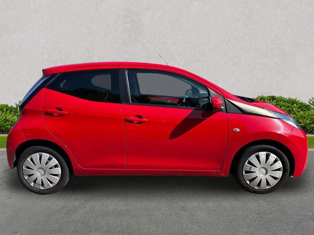 Toyota Aygo 1.0 Vvt-i X-play Red #3