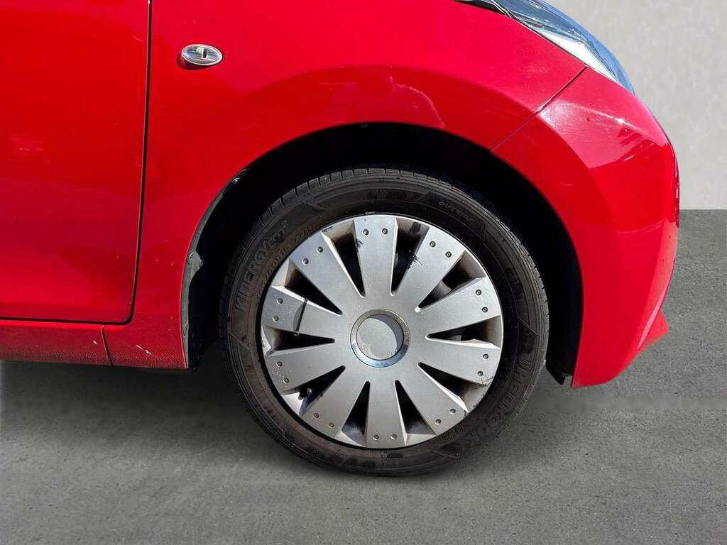 Toyota Aygo 1.0 Vvt-i X-play Red #6