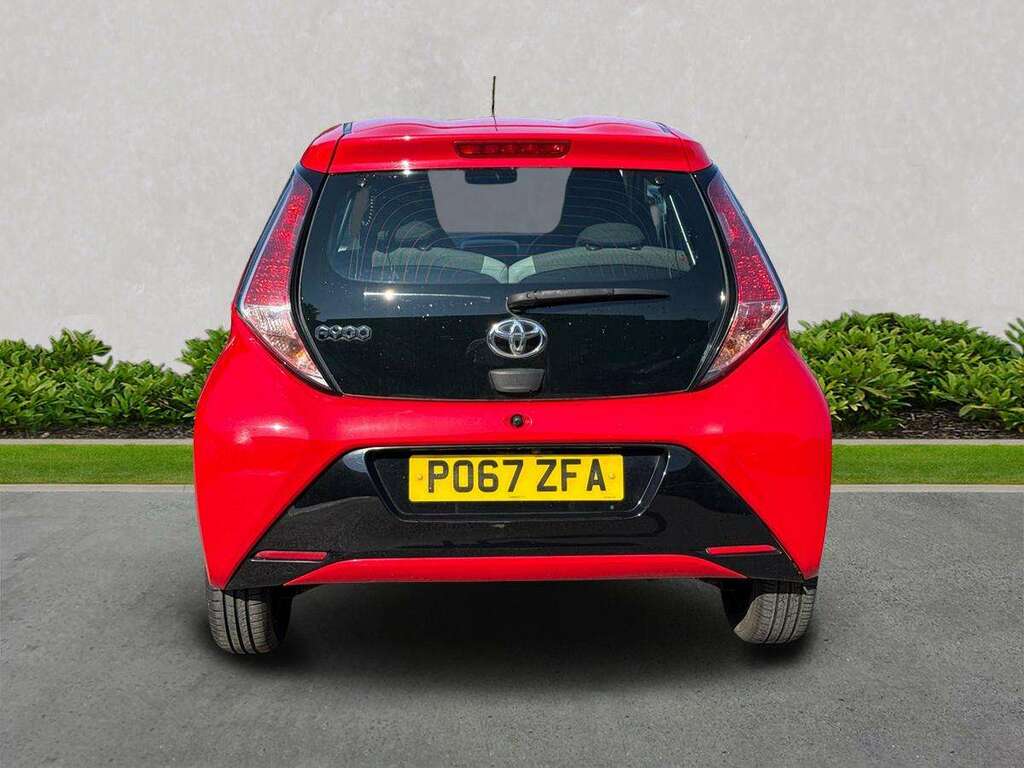 Toyota Aygo 1.0 Vvt-i X-play Red #4