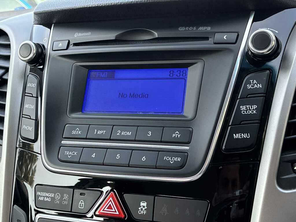 Hyundai I30 Hatchback White #22