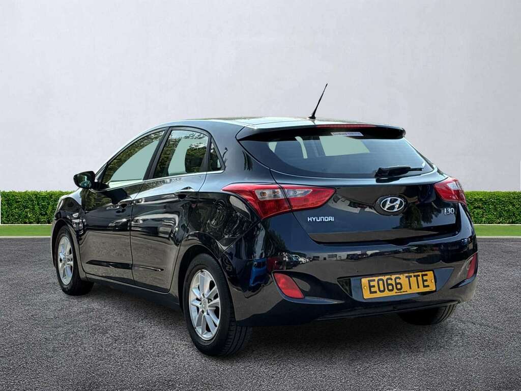 Hyundai I30 1.6 Crdi Blue Drive Se Black #2