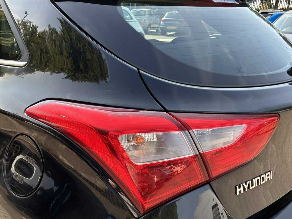 Hyundai I30 Hatchback White #28