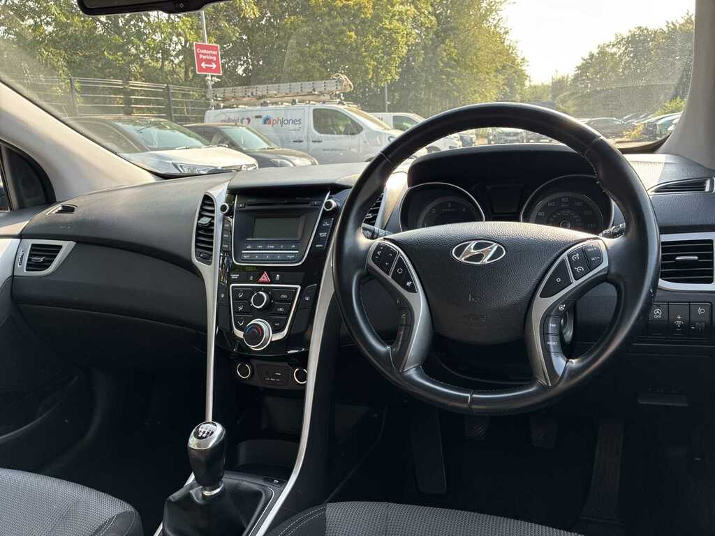 Hyundai I30 Hatchback White #14