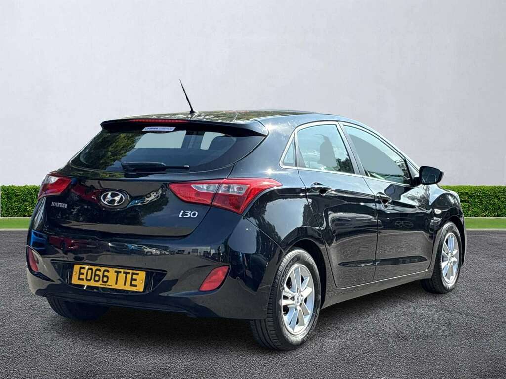 Hyundai I30 Hatchback White #17