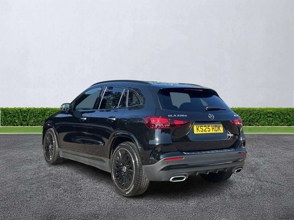 Mercedes-Benz GLA Class Gla 220D 4Matic Amg Line Premium Plus Black #2