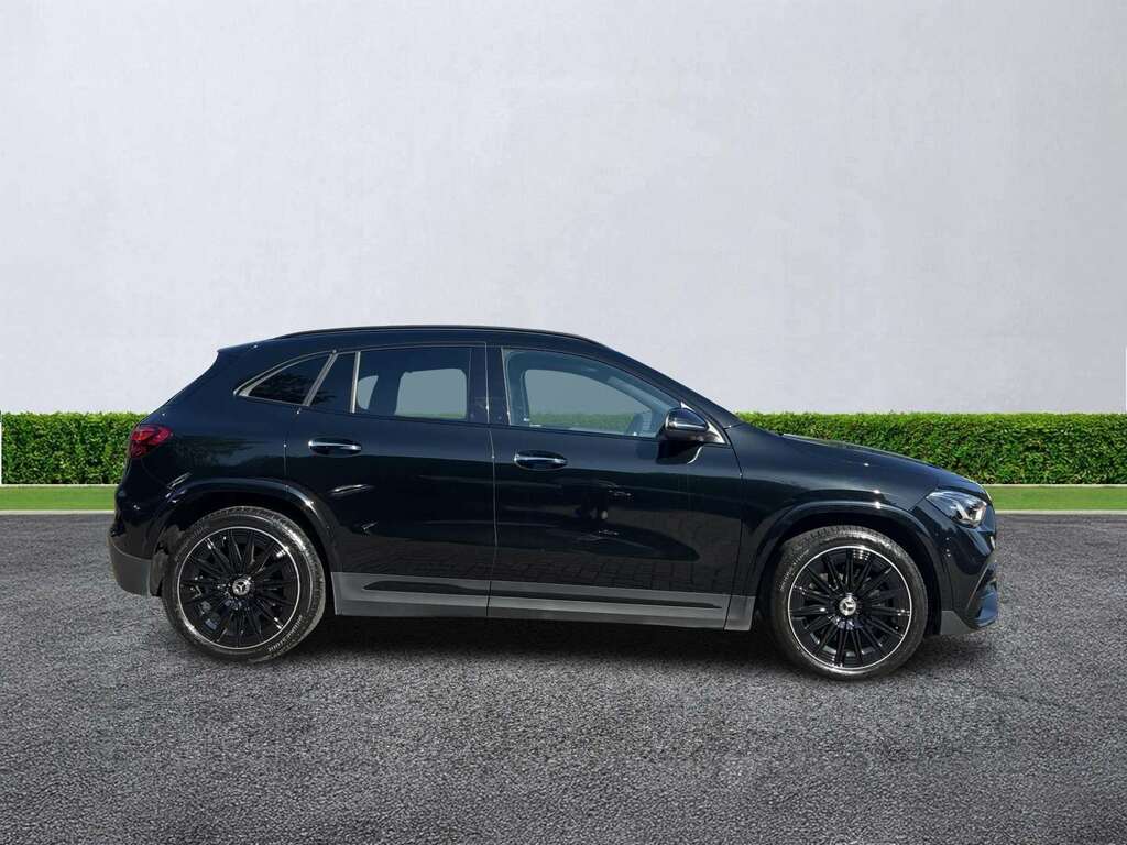 Mercedes-Benz GLA Class Gla 220D 4Matic Amg Line Premium Plus Black #3