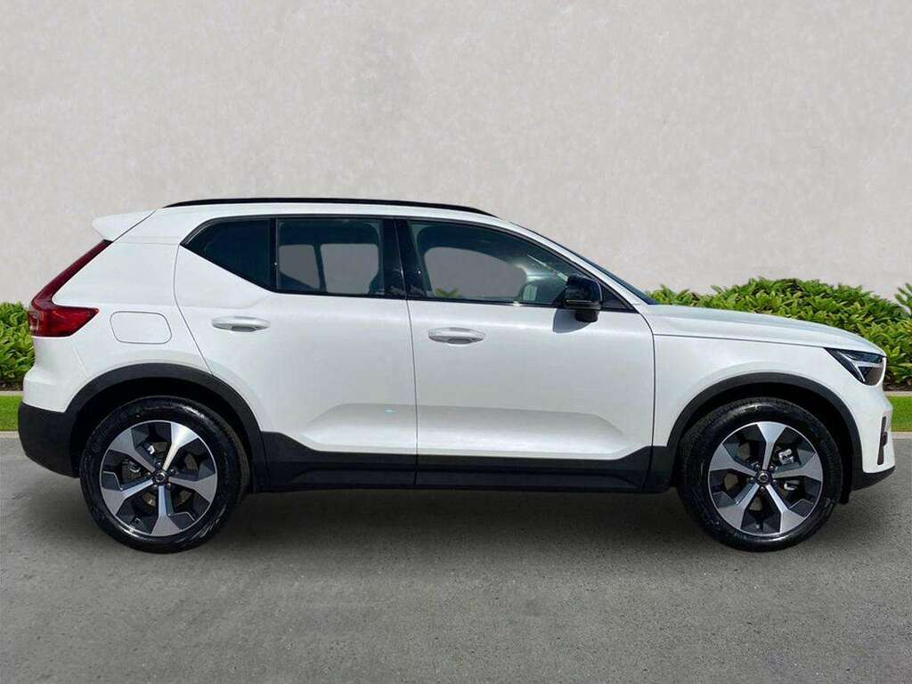 Volvo XC40 2.0 B3p Plus Dark GF74WNW White #3