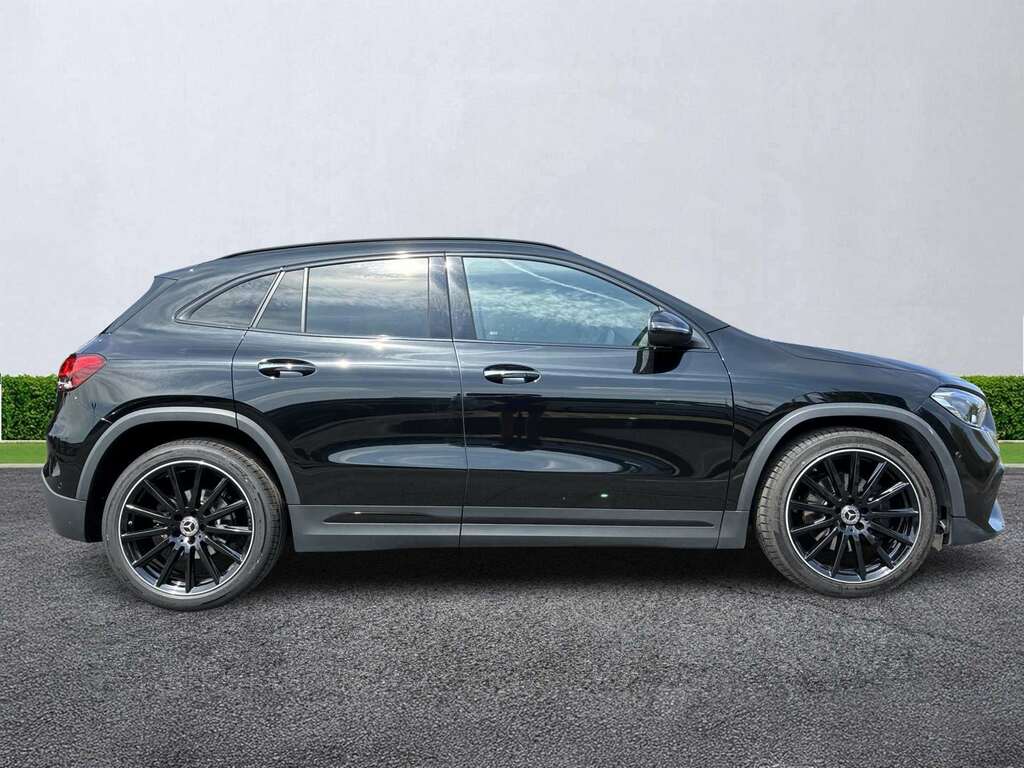 Mercedes-Benz GLA Class Gla 200 Amg Line Premium Plus Night Ed Black #3