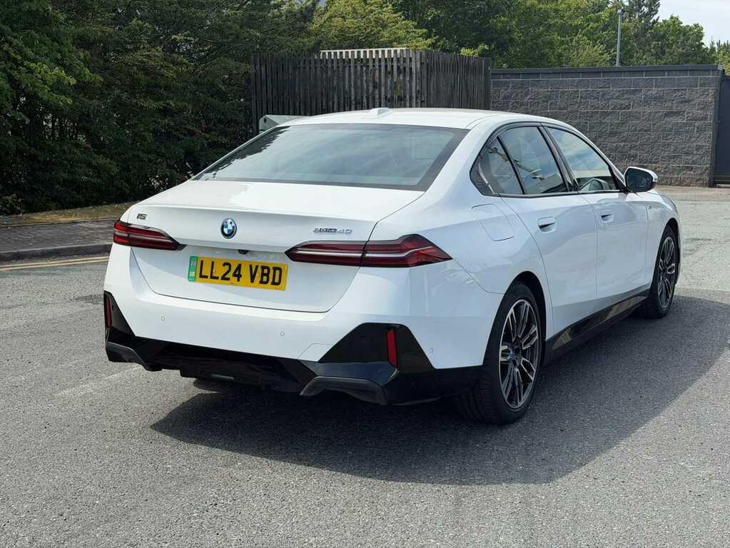 BMW i5 250Kw Edrive40 M Sport 84Kwh White #3
