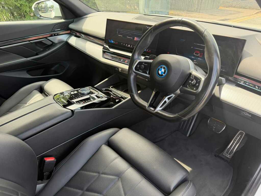 BMW i5 Estate Blue #17