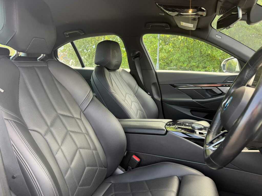 BMW i5 Estate Blue #18
