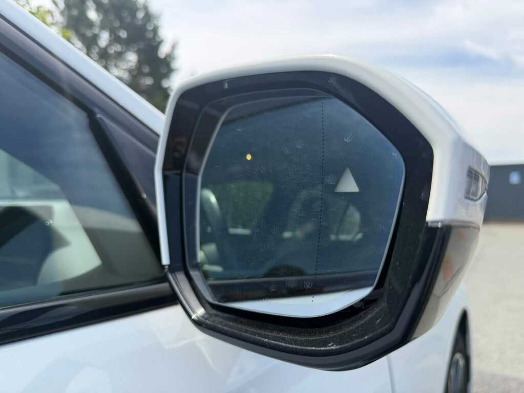 BMW i5 Estate Blue #16