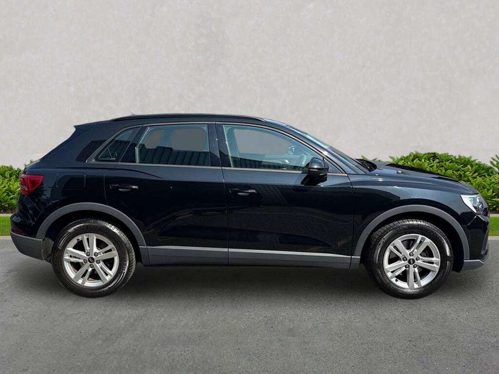Audi Q3 35 Tfsi Technik Black #3
