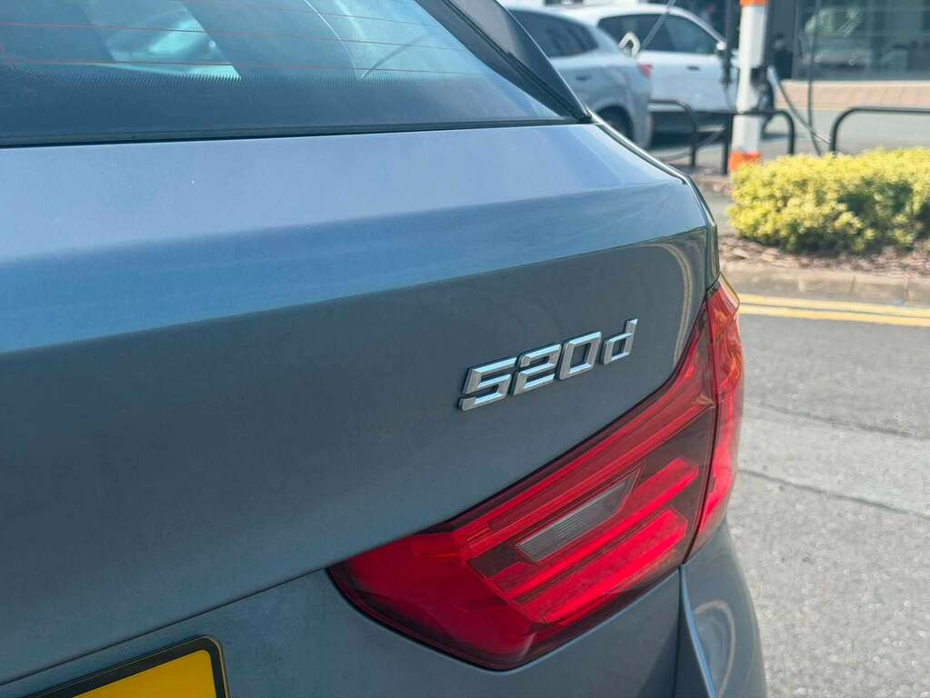 BMW 5 Series 2L Se Black #12