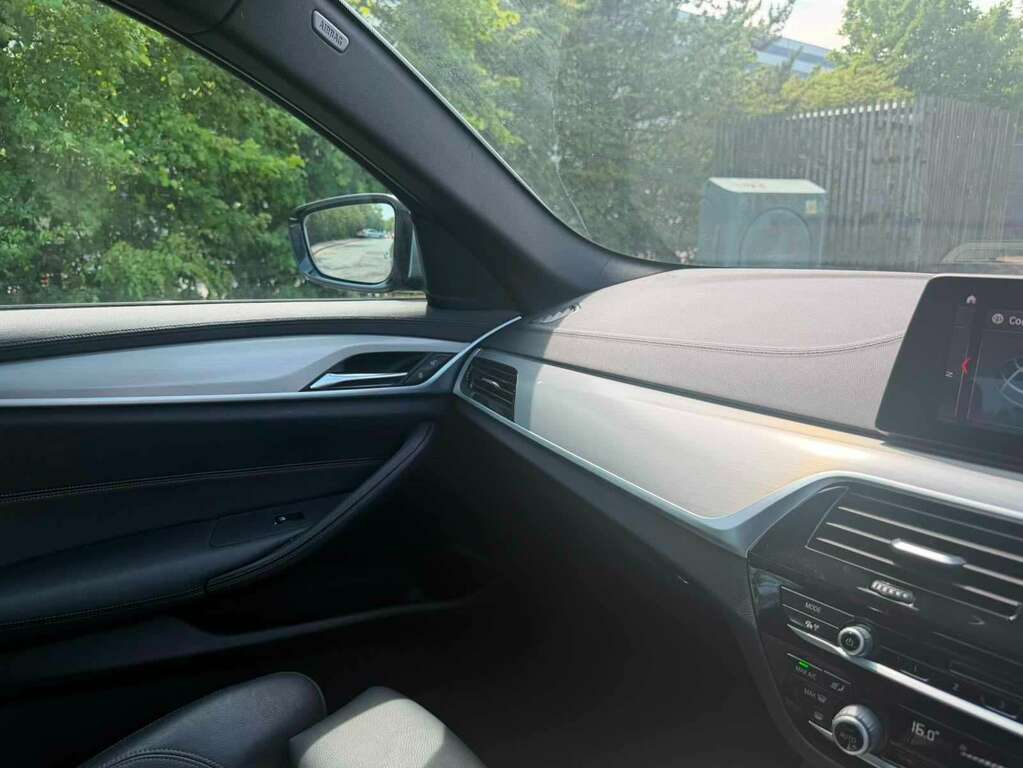 BMW 5 Series 2L Se Black #26