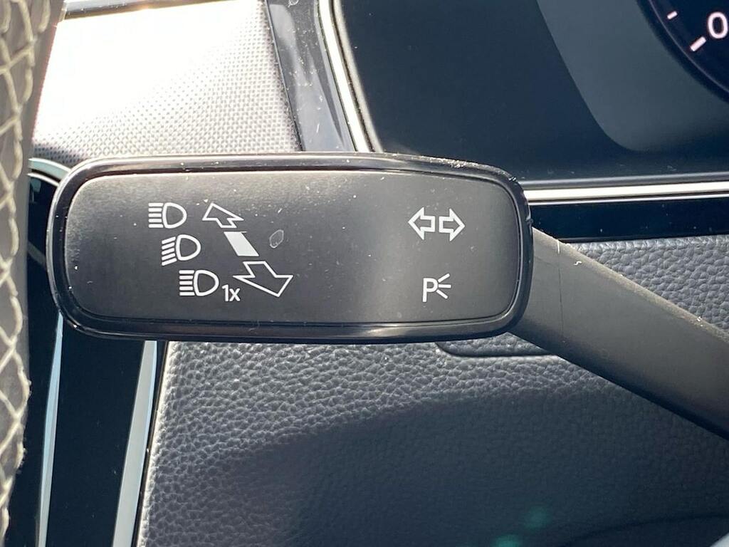 Volkswagen Passat 2017 67 Se Black #29