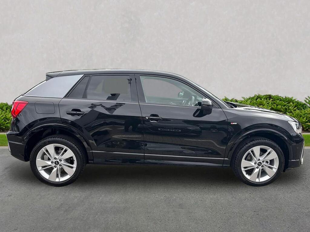 Audi Q2 35 Tfsi S Line S Tronic Tech Black #3