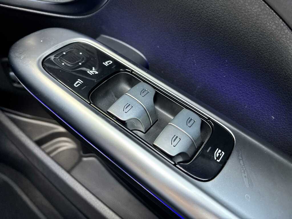 Mercedes-Benz C Class Saloon Black #21