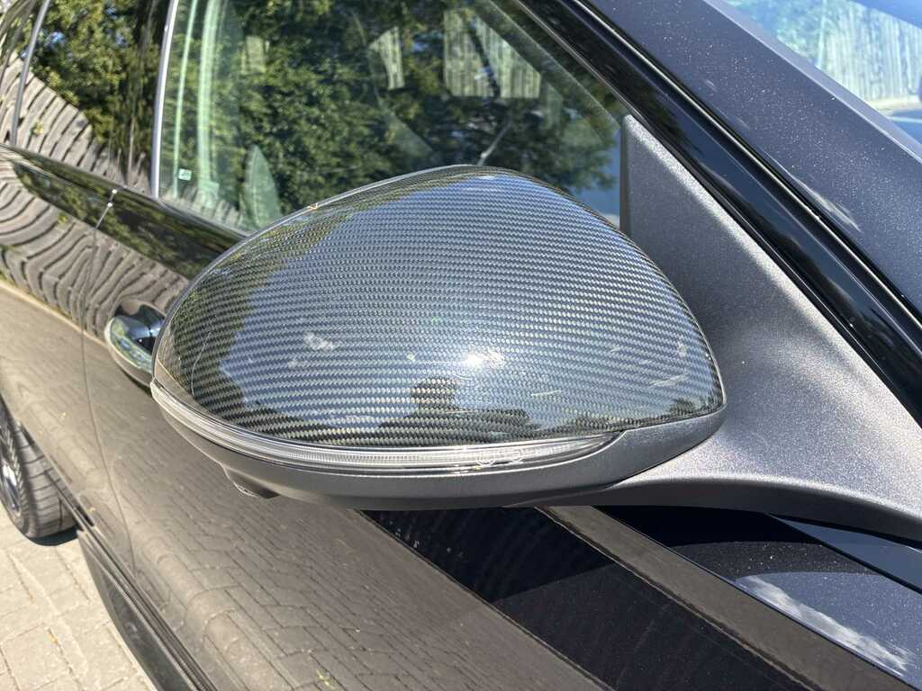 Mercedes-Benz C Class Saloon Black #36