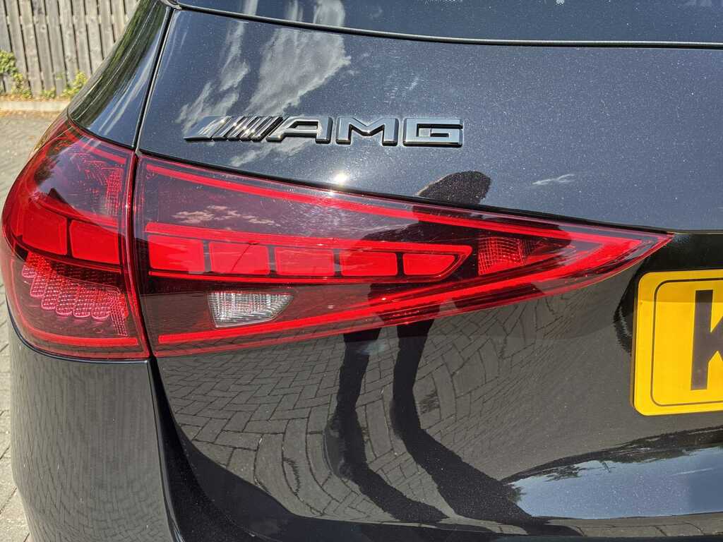 Mercedes-Benz C Class Saloon Black #35