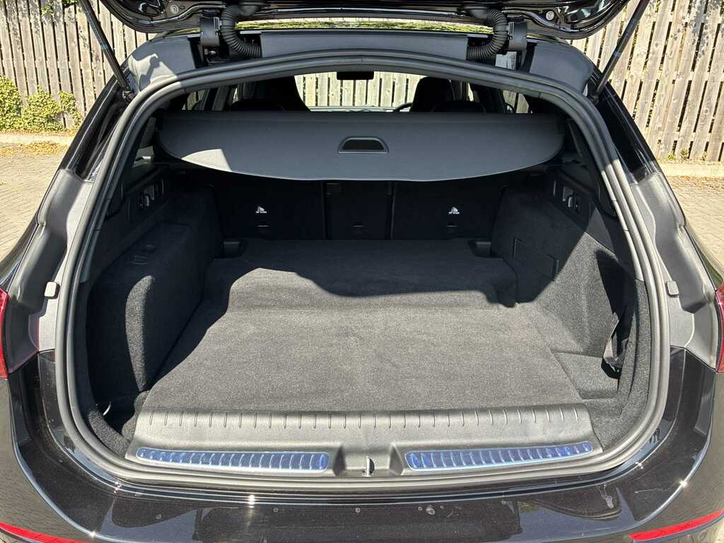 Mercedes-Benz C Class Saloon Black #17