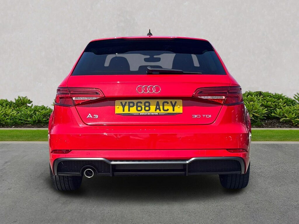 Audi A3 30 Tdi 116 Black Edition Red #4